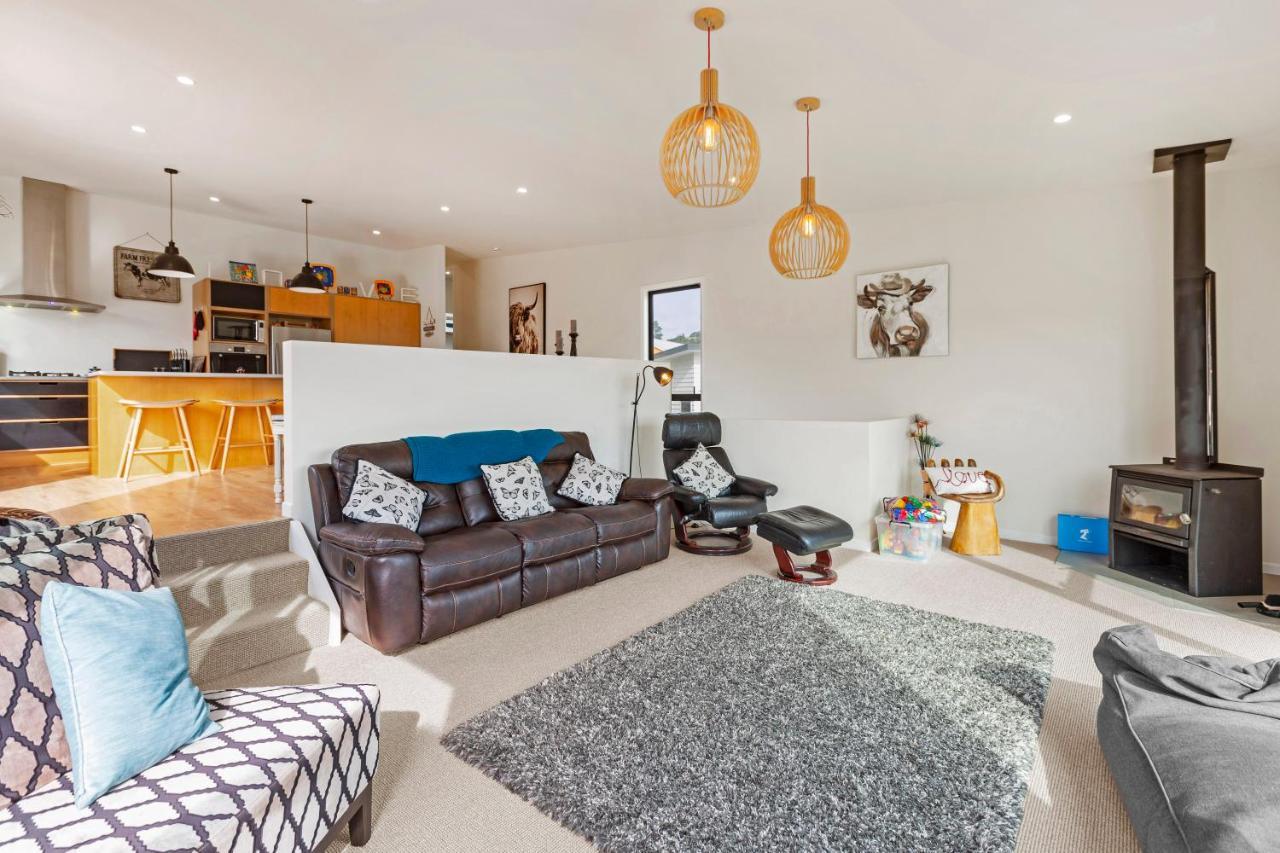 R And R At Robertson - Raglan Holiday Home Экстерьер фото