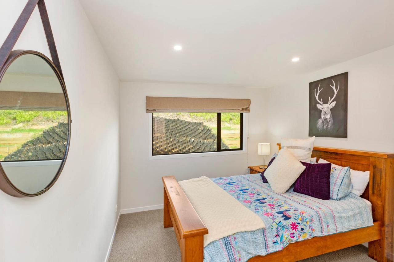 R And R At Robertson - Raglan Holiday Home Экстерьер фото